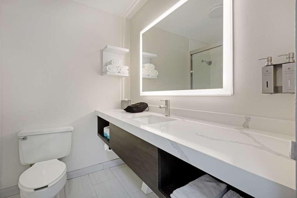 The Lux Hotel & Conference Center, Ascend Hotel Collection Waterloo Værelse billede