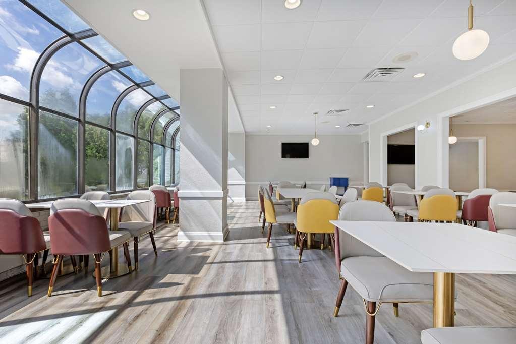The Lux Hotel & Conference Center, Ascend Hotel Collection Waterloo Restaurant billede